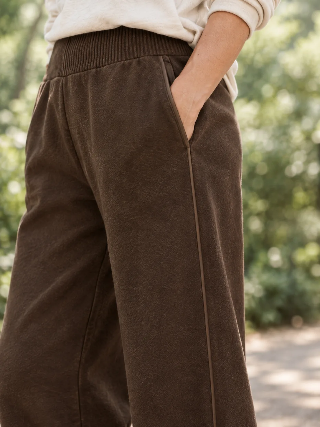 Brushed Lounge Trouser in Espresso — detail